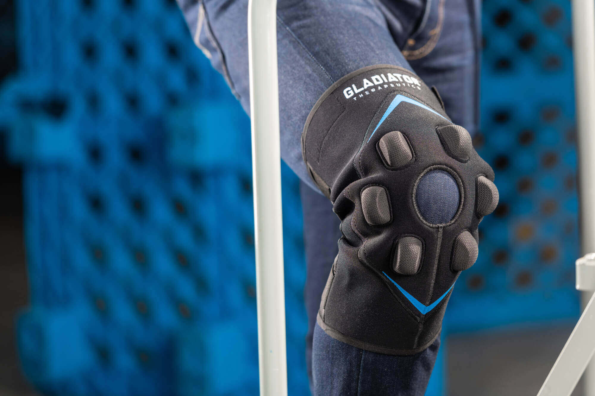 Knee injury healing device